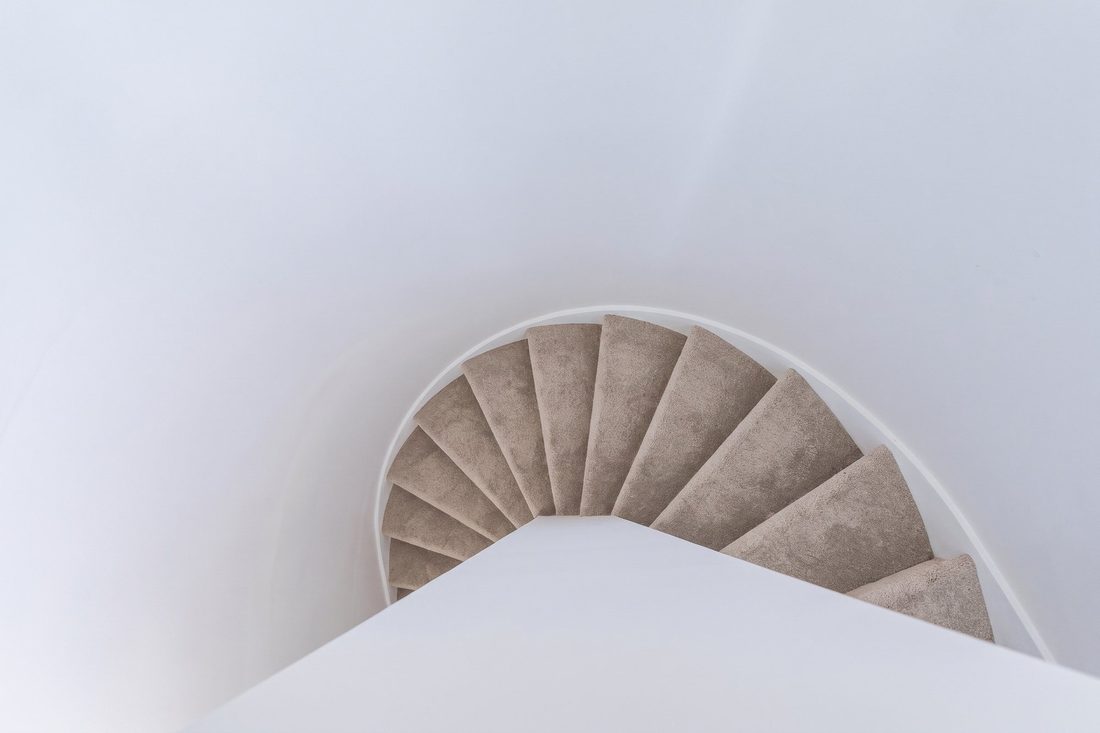 Escalier hélicoïdal blanc